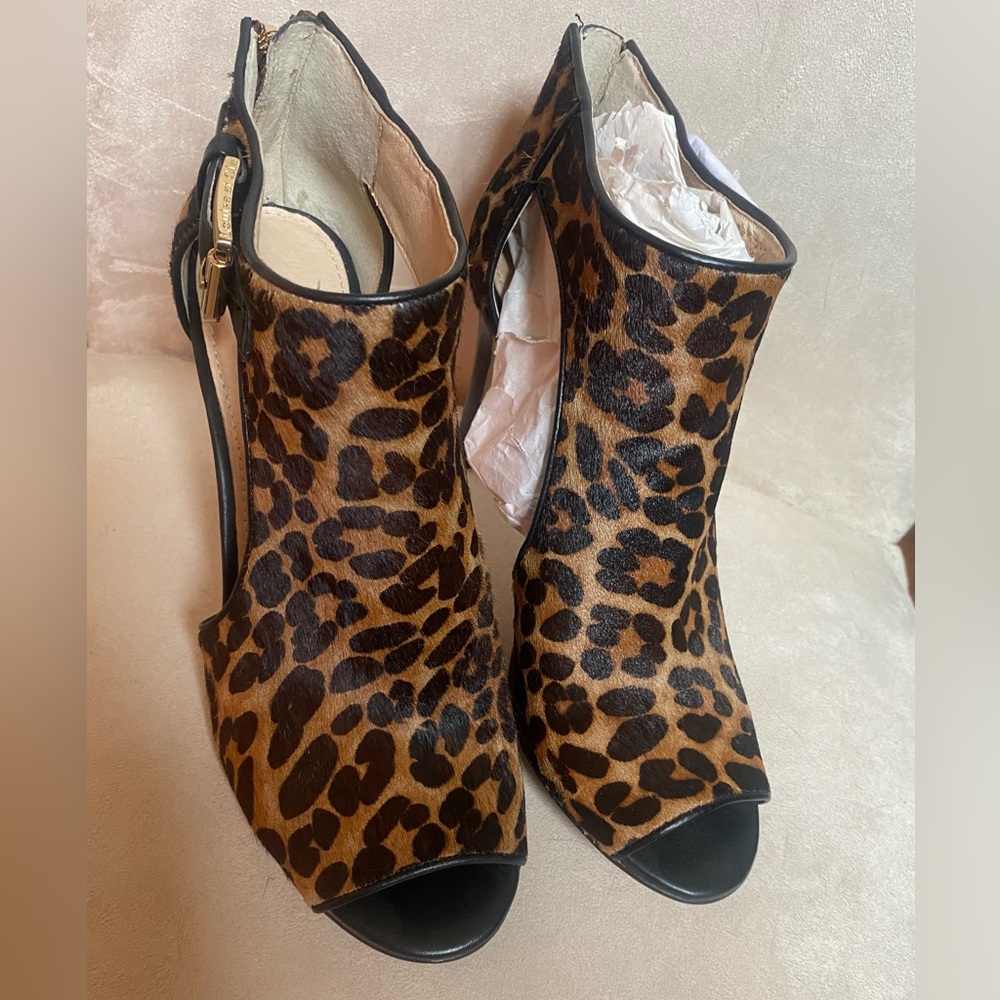 Louise Et Cie leopard calf skin peep toe heels - Picture 6 of 7